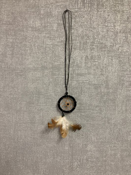 Kleiner Traumfänger "schwarz", mit verstellbarem Band als Halsschmuck zu tragen, Gesamtlänge ca. 12 cm,  Ring 5 cm ∅, mit Federn und Perlen