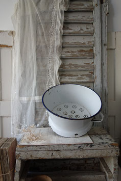 Shabby: Altes großes Emaille Küchensieb