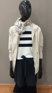PARKA ARENA ,SWEATER RAYAS,PANTALON CORTO NEGRO