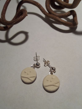 petites boucles pendantes "arbres" blanches supports en laiton argenté