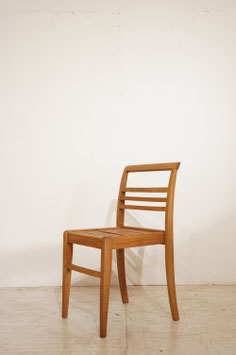 Stacking Chair / mobilier d'urgence