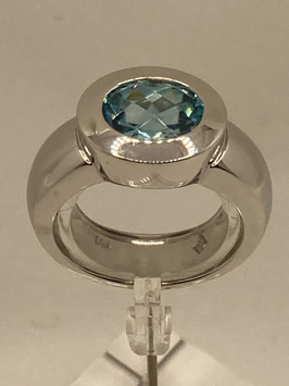 Zirkonring in Weißgold und einem blaune Zirkon mit 2,72 ct