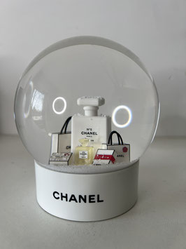 Chanel Snow globe wit