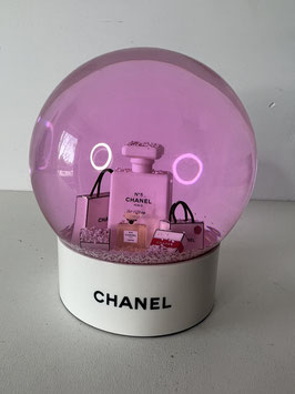 Chanel Snow globe roze