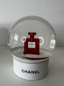 Chanel Snow globe wit met rood flesje