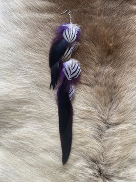 Boucle d'oreille unique violette