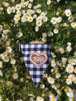 Dreieckstuch Hundehalsband "blau-groß-kariert + 2 Edelweißblumen im Lebkuchenherz"