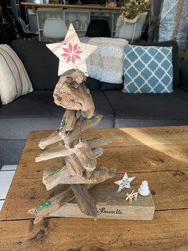 Sapin de Noël en bois flotté et déco