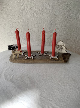 Bougeoir en bois flotté décoré de sujets en bois et 4 bougies rouges pour table de Noël