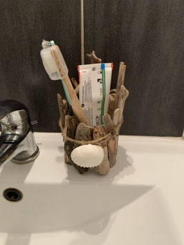 Support en bois flotté pour brosses à dents