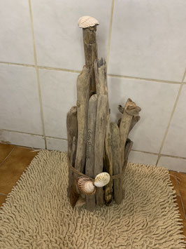 Brosse pour toilettes dans pot en bois flotté décoré de coquillages