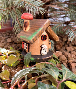 Casa degli gnomi e altri accessori in miniatura