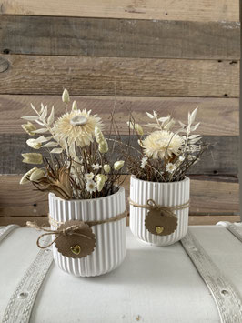 Vase gerillt mit Trockenblumen
