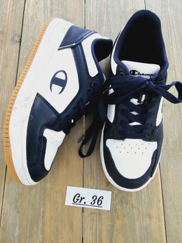 Champion E 103