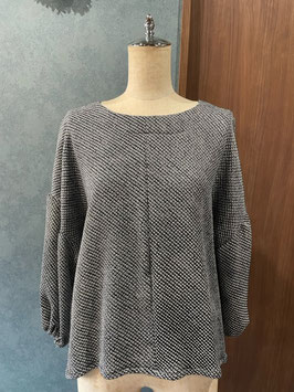 黒絞りのブラウス
