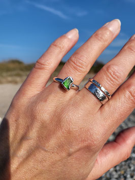 Grasgrüner Seeglas-Ring aus Silber – Handgefertigtes Unikat, Verstellbar & Nachhaltig von Rügen
