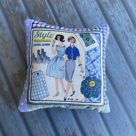 Pique-épingle motif pochette patrons robe et jupe bleues