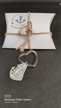 Schlüsselring in Herzform mit echtem Seeglas in Weiß und Ankeranhänger