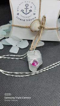 925-er Sterlingsilber Kette mit echtem Seeglas in Weiß, mit Schmuckdraht in Silber umwickelt und Swarovski Schmetterling in Pink