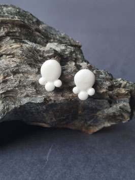 Ohrstecker oval 4 weiße Punkte