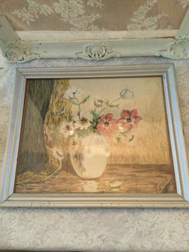 nr: 417 mooie vintage krijttekening vaas met bloemen in oude lijst.