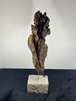 Skulptur mit Steinfuß