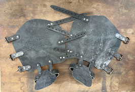 Gamasche mit Handrücken