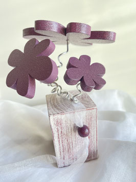 Blume mit drei Blüten -brombeere-