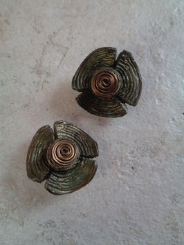 Clips fleurs stylisées