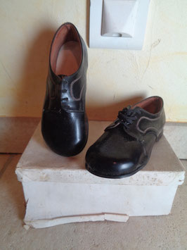 Chaussures 40's P.25 et 27