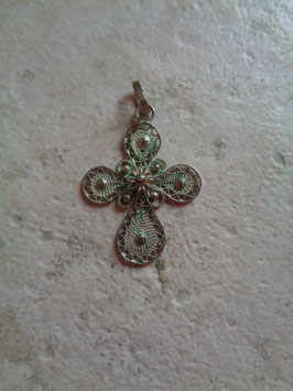 Pendentif croix filigrane