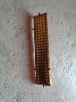 Broche dorée ajourée