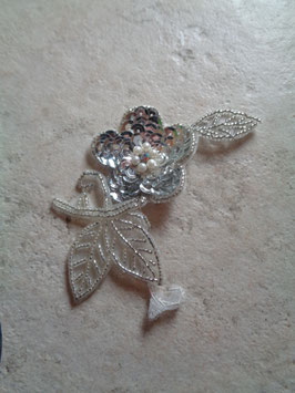Appliqué fleur perlée