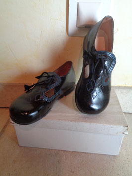 Babies cuir 30's P.23, 25, 26, 27 et28
