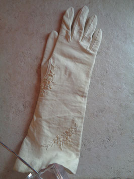 Gants blancs brodés