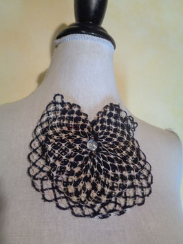Ornement de col maille bi-colore 40's