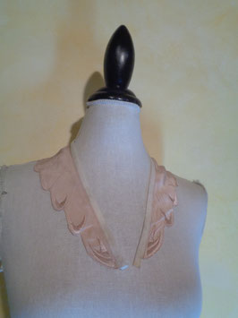 Col brodé rose 20's