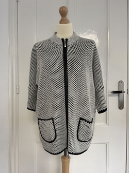 nr 81 vest merk Caroline Biss maat M