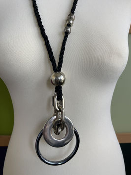 nr 23 ketting aan koord
