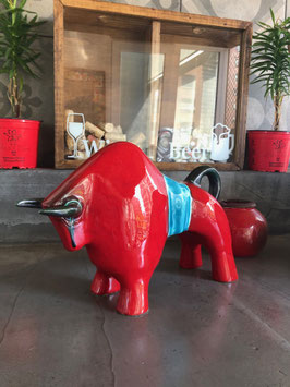 Toro rojo turquesa