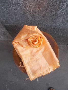 Sciarpa arancione in seta dal Vietnam