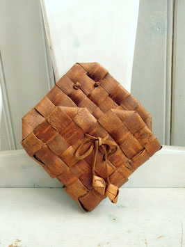 Väggkorg i romb form / 菱型小物入れ