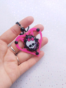 Collier Monster Student