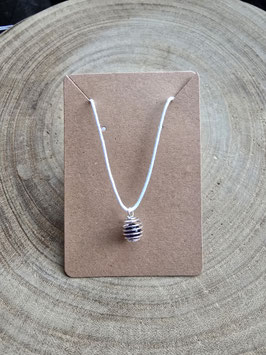 Anhänger mit Edelsteinkugel