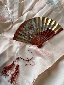 Éventail japonais de maiko ancien en laque rouge, décor peint à la main / Période Taishō (1912‑1926)