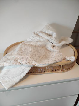 Couverture à petits pois brique, double gaze de coton blanche