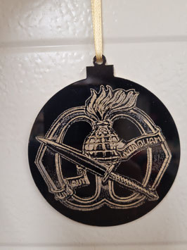 Kerstballen met baret embleem