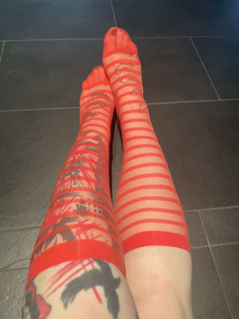 Ringel-rote-Nylon-Söckchen