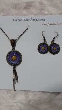 Parure cabochons (collier + boucles d'oreilles) - fleur violette