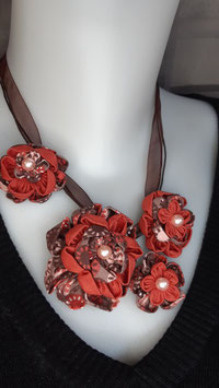 Collier asymétrique 4 fleurs rouille et marron